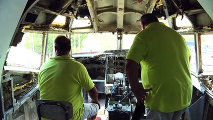 فلسطينيان يحولان طائرة "بوينغ 707" إلى مقهى وصالة أفراح