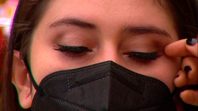 bd-le-enseñamos-a-pegar-pestañas-en-casa-080721