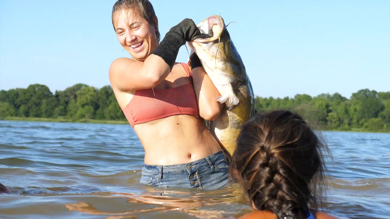 Grabbing Catfish Out of the Water with My Bare Hands!