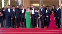 L'équipe du film 'Stillwater' avec Matt Damon et Camille Cottin en haut des marches - Cannes 2021