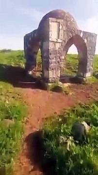يقال والله اعلم هذا هو البئر الذى ألقى فيه سيدنا يوسف عليه السلام