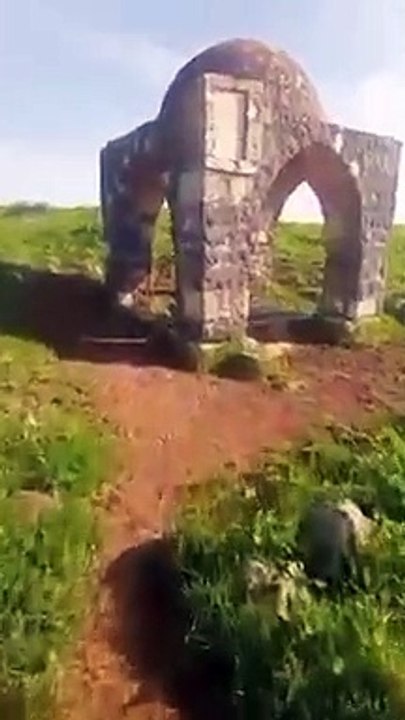 يقال والله اعلم هذا هو البئر الذى ألقى فيه سيدنا يوسف عليه السلام