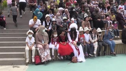 Şenlikte çocuklar gönüllerince eğlendi