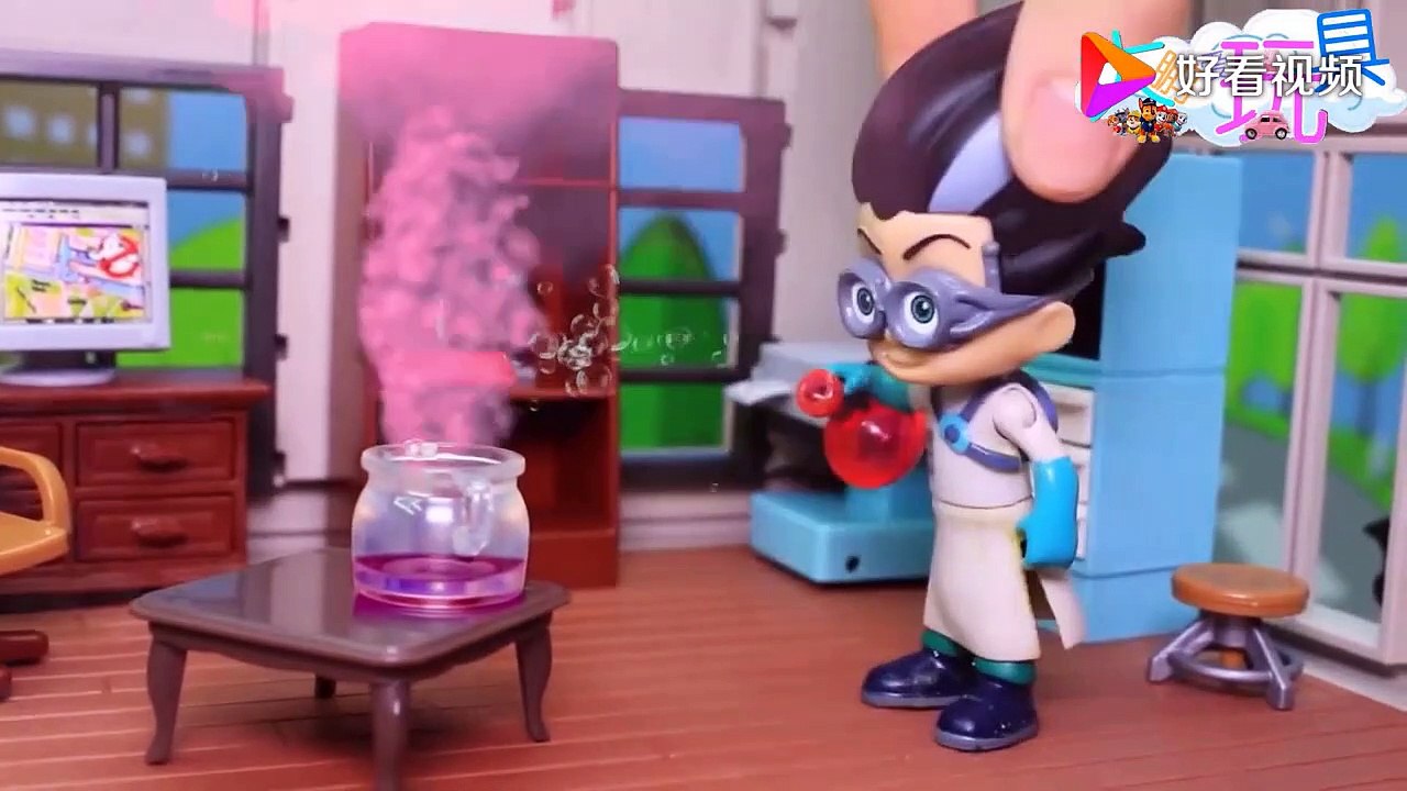 Dr. Romeo caught Peppa and Little Red Riding Hood, and Daddy Pig saved them