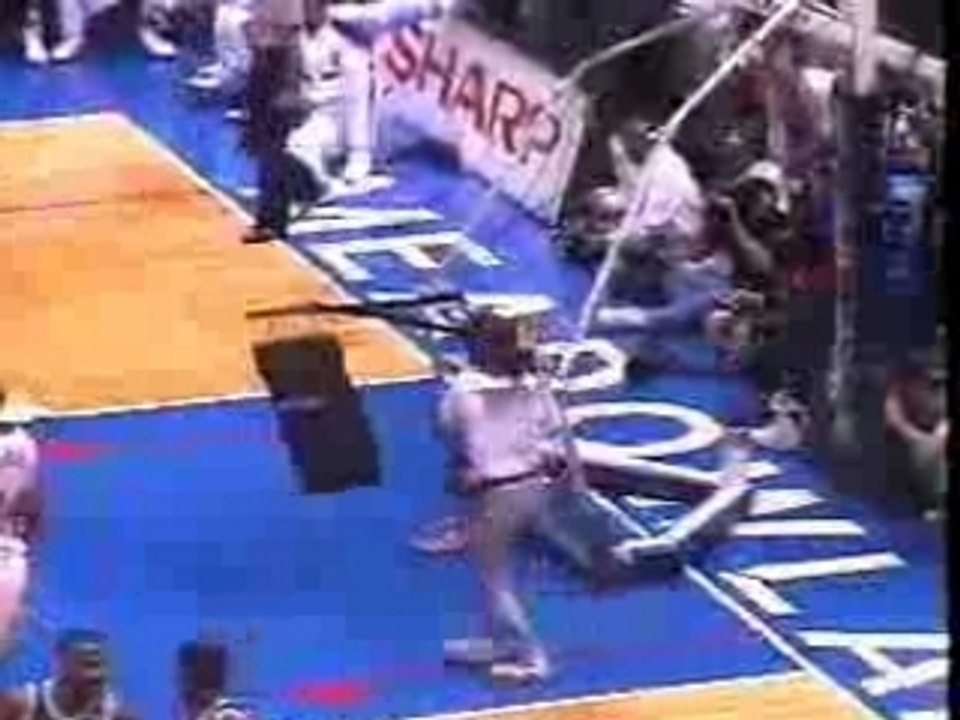 NBA Shaquille O'Neal Breaks Down The Backboard Vidéo Dailymotion