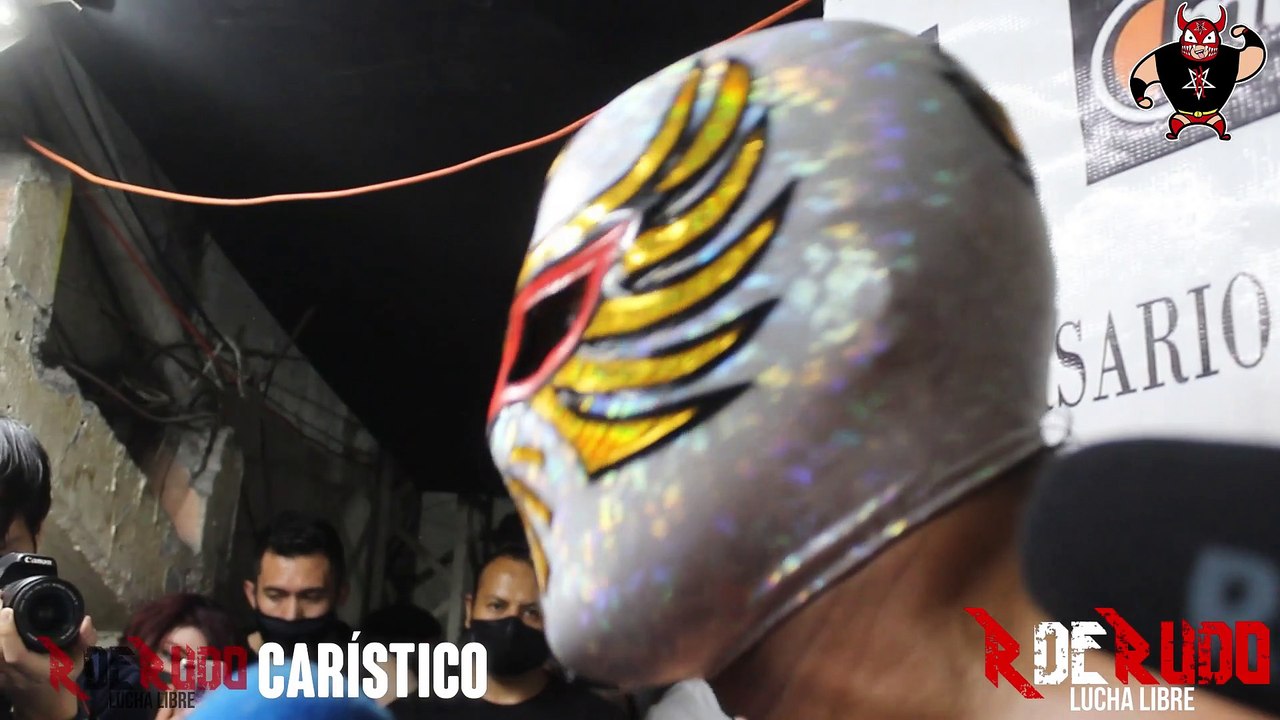 Carístico: "Aquí está mi máscara, siempre la pondré en juego"