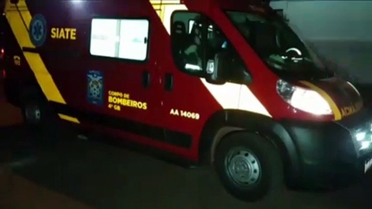 Jovem sofre luxação em ombro e precisa dos cuidados do Siate na Rua Tuiuti, no Cancelli