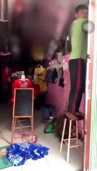 Thanh niên chia tay đòi quà, đòi tháo cả cửa kéo đem đi