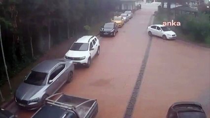 Belediye binasında gazeteciye saldırı anı kamerada