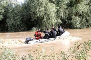 Arkadaşlarından helallik isteyerek girdiği nehirde kaybolan gencin cansız bedenine ulaşıldı