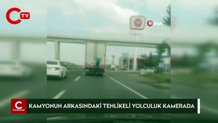 Kamyonun arkasındaki tehlikeli yolculuk kamerada