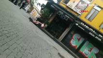 Beşiktaş'ta iki turistin yarı çıplak kavgası kamerada