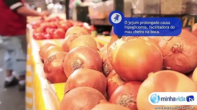 Mau hálito pode estar ligado à falta de higiene bucal e problemas de saúde