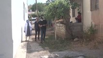 Çukurca'da sağlık ekipleri, köy köy gezerek vatandaşları Kovid-19'a karşı aşılıyor
