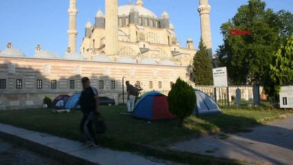 EDİRNE KIRKPINAR İÇİN EDİRNE'YE GELENLER, SOKAKTA SABAHLADI