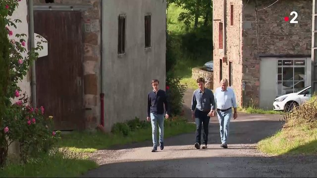 Julian Bugier agacé après un problème technique lors du JT de 13h de France 2 : « Il faut me parler en régie » - VIDEO