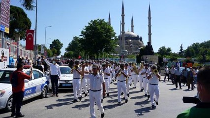 Скачать видео: Kırkpınar Ağası Seyfettin Selim kent girişinde davul zurnayla karşılandı