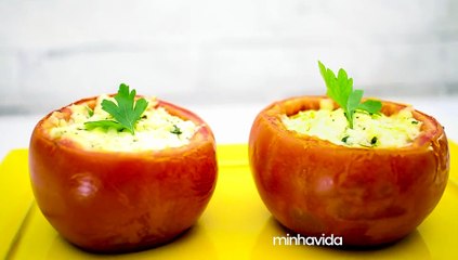 Tomate recheado com queijo branco light: delicioso e muito nutritivo