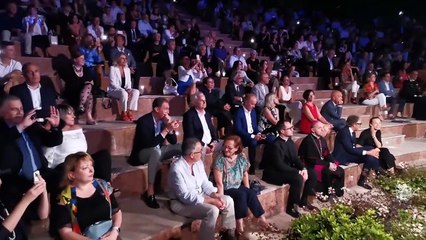 Omaggio a Raffaella Carrà e note di Frank Sinatra a Sanremo per la rinascita dell'auditorium Alfano