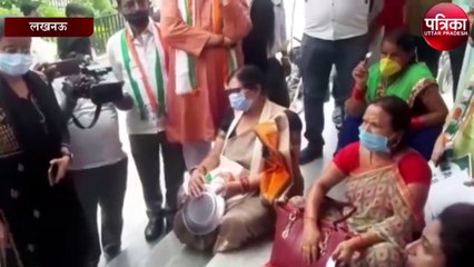 कांग्रेस महिलाओ ने थाली बजाकर किया प्रदर्शन