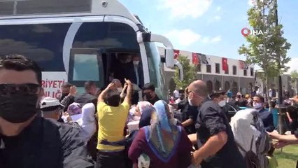 Son dakika! Cumhurbaşkanı Erdoğan, teröristlerin yakıp devletin onardığı Kurşunlu Camii'nde cuma namazı kıldı