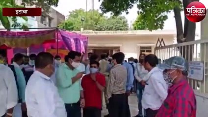 पावर कारपोरेशन के अधिकारियों की वजह से धरने पर बैठे विद्युत कर्मी