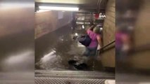 New York'u sel vurdu, metro istasyonları su altında kaldı