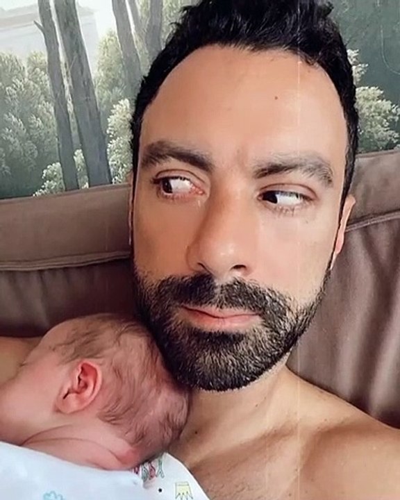 Σάκης Τανιμανίδης: Το βίντεο με τα δίδυμα κοριτ...