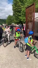 Ballade à vélo entre la tour Mataguerre et le musée Vésunna, pour la secrétaire d'Etat, Nathalie Elimas.