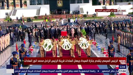 Tải video: شاهد.. الرئيس السيسي يتقدم جنازة السيدة جيهان السادات قرينة الرئيس الراحل محمد أنور السادات