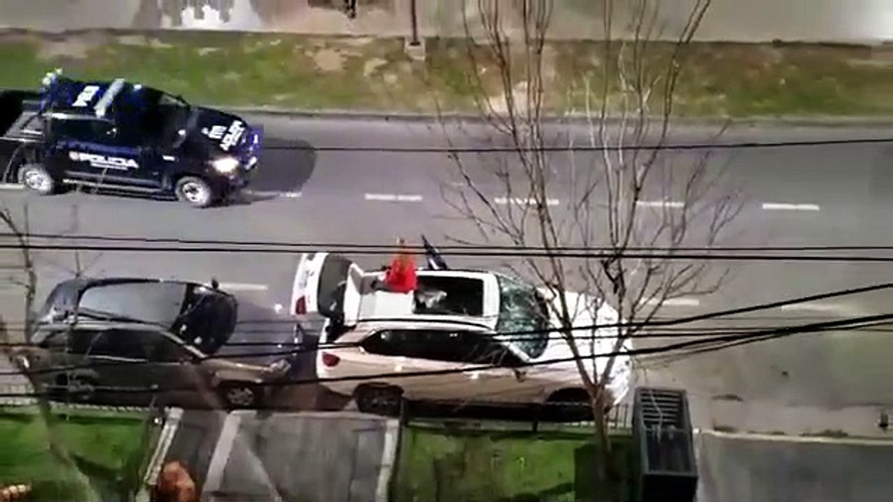 Elle détruit la BMW X5 de son amant avec un extincteur (Argentine)