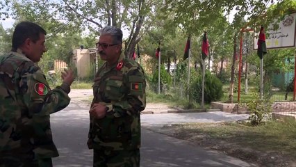 Les troupes afghanes s'efforcent de combler le vide après le retrait discret des bases américaines