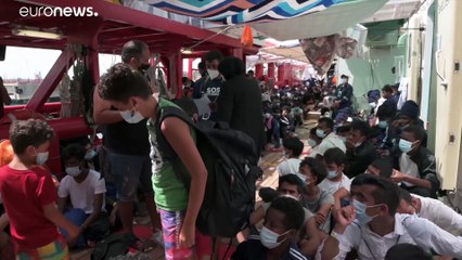 Ocean Viking вошёл в порт Аугуста на Сицилии