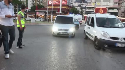 Otomobil ile hafif ticari araç çarpıştı: 3 yaralı