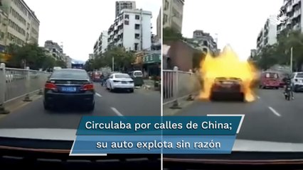 Auto explota inexplicablemente mientras circula en el tráfico