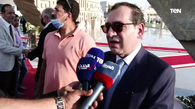 أعطت مثال للزوجة الوفية .. لقاءات مع وزير البترول ومحمد أنور عصمت السادات خلال جنازة جيهان السادات