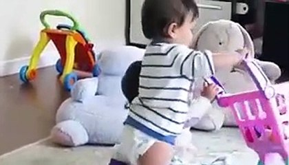 Sevimli ikizlerin rekabeti