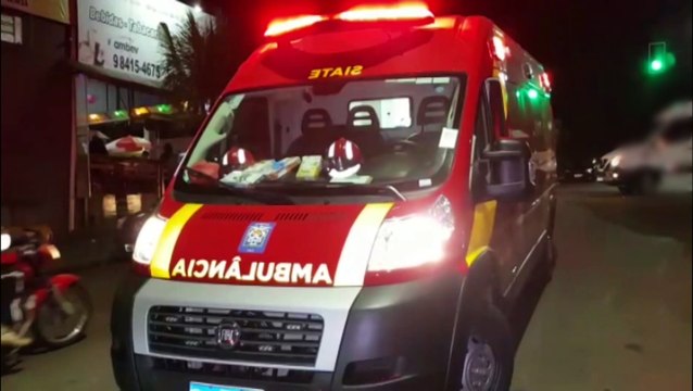 Moto e Van colidem no cruzamento das ruas Souza Naves e Epitácio Pessoa, no Parque São Paulo