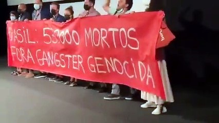 Cineastas protestam contra Bolsonaro em Festival de Cannes: "Brasil, 530 mil mortos"