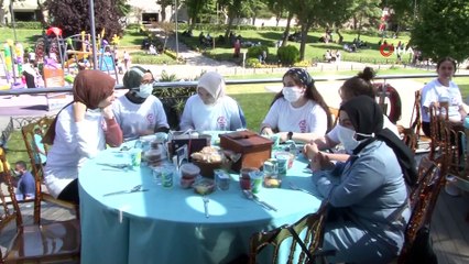 Bakan Selçuk, öğrencilerle Tarihi Valide Sultan Gemisi'nde buluştu