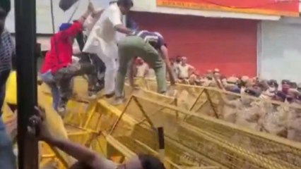 Video herunterladen: Haryana: Farmers clashes with police in Yamunanagar