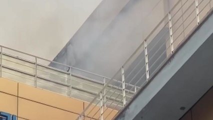 수원 망포동 대형상가 옥상에서 불...150명 대피 / YTN