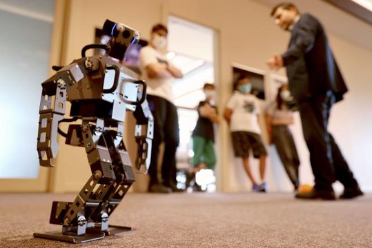 Cumhurbaşkanlığı Millet Kütüphanesi'nde İnsansı Robot eğitimleri veriliyor