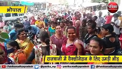 अपने अंदाज में वैक्सीन लगवाने पहुंचे ट्रांसजेंडर, ऐसे दिया संदेश, देखें VIDEO