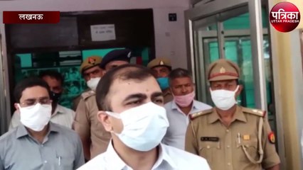 मोहनलालगंज ब्लॉक में ब्लॉक प्रमुख पद के लिए मतदान स्थल पहुंचे डीएम
