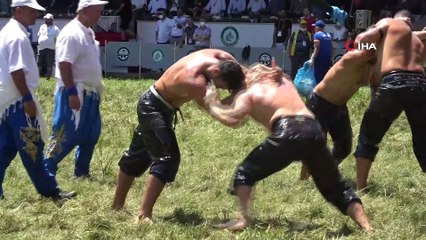 Kırkpınar’da 54 başpehlivan kol bağladı