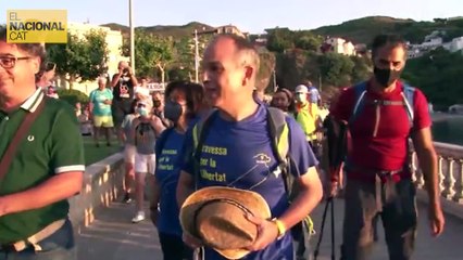 Recursos de Jordi Turull i els acompanyants que han començat la travessa des de Portbou