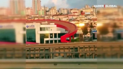 Karayolunda korku dolu anlar! Down sendromlu çocuk viyadüğe çıktı