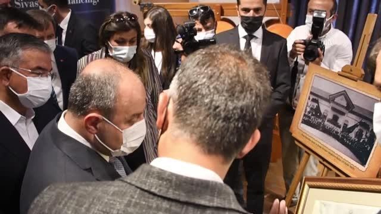 Bakan Varank, Sanayi Mektebi Müzesi'nde incelemelerde bulundu