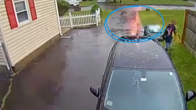 Etats-Unis : la foudre frappe son jardin, il l’évite de justesse